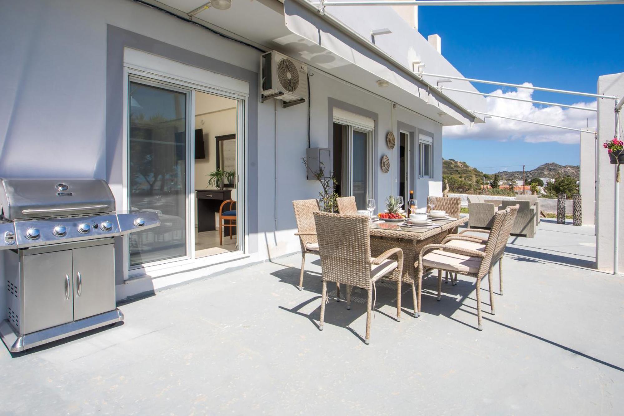 פליראקי Sunny Villa מראה חיצוני תמונה