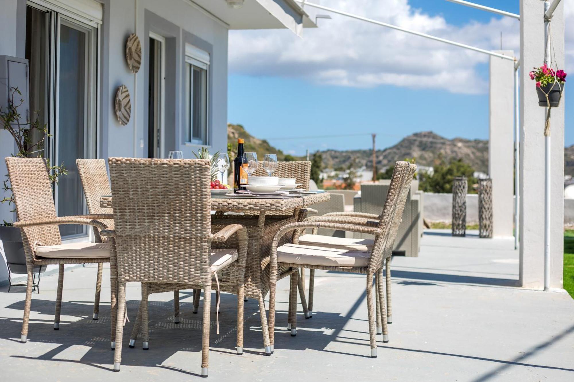 פליראקי Sunny Villa מראה חיצוני תמונה